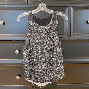 Lululemon black/white loose fit running tank with mesh detail